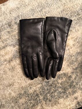 Bloomingdale's Black Leather Women's Gloves